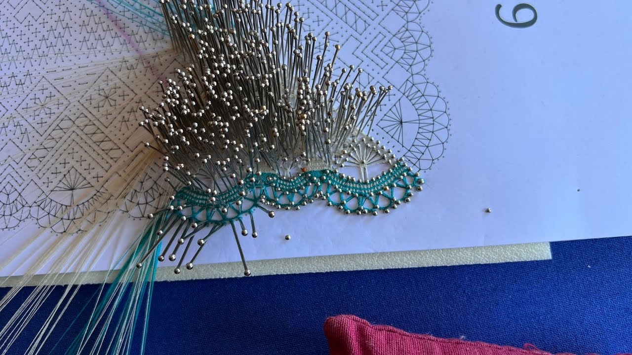 Paso de Ondas a dos colores - pañuelo 9 encaje de bolillos Raquel M Adsuar Bolillotuber