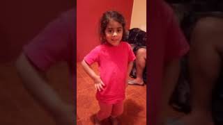 Dura daddy yankee niña Laura bailando