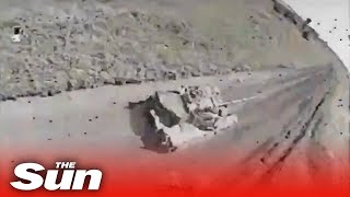 Ukrainian FPV drone hits and blows up Russian T-80 tank