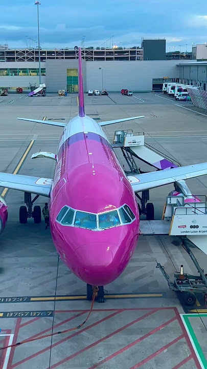 Wizz airplane ✈️ #wizzair #airplane #london