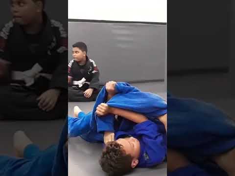 🥋👧🧒 Aqui a gente forma campeões dentro e fora do tatame!Disciplina, respeito e confiança.