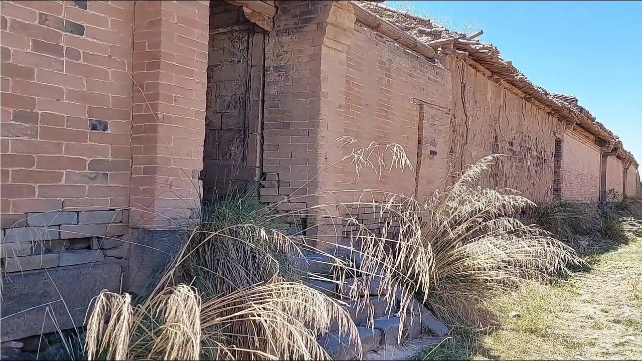 山西地主大院里，全家17口人服毒自尽，竟然留下了几马车银元