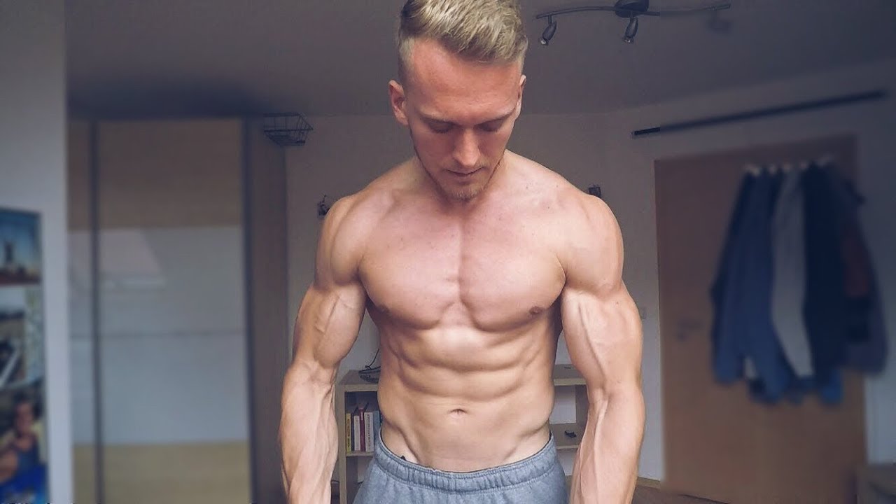 Sixpack junge 14 jähriger mit Sixpack mit