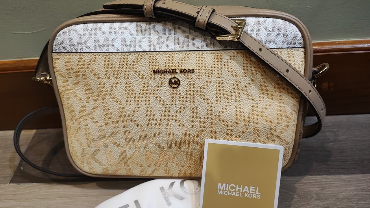 MK Jet Set Medium Studded Quilted Leather Camera Bag {UNBOXING