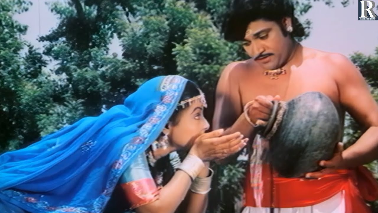 મને પાણી આપવાના બહાને તે મારી સામે કેમ જોઈ રહ્યો છે | Hiral Hameer | Gujarati Film Scene