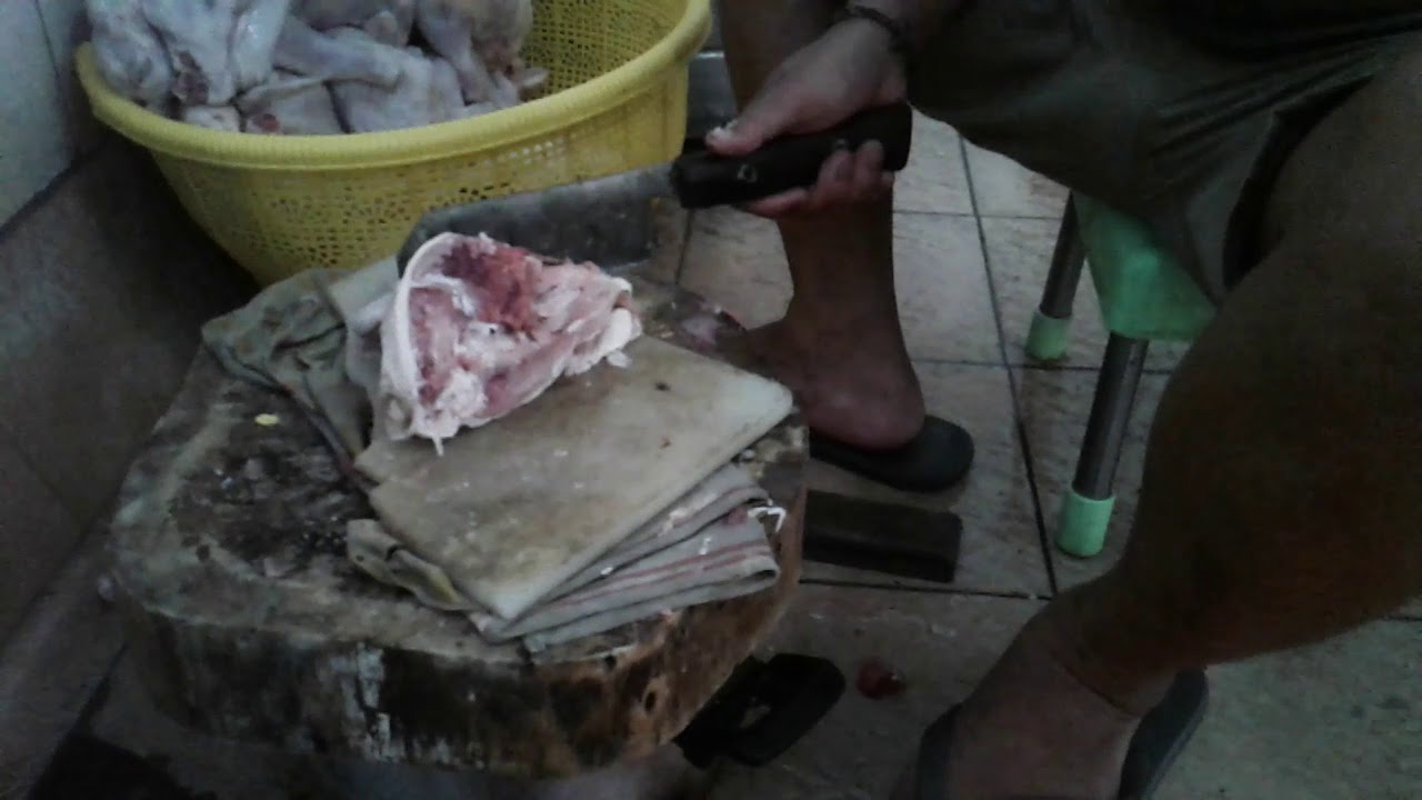 Cara membelah daging ayam utuh dengan cepat... - YouTube