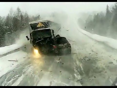 DashCam Russia - Crazy Drivers and Car Crashes 2017