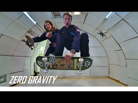 Video: Tonton Sebagai Tony Hawk Dan Aaron Homoki Cuba Untuk Meluncur Dalam Graviti Sifar 