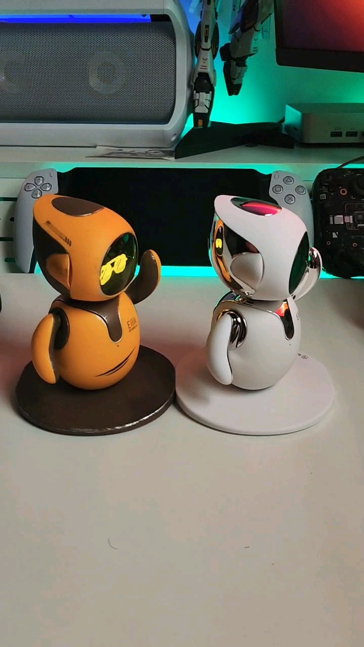 This Is Why Silver Eilik Robot Is Better Than Eilik DQ 🤖 #Shorts