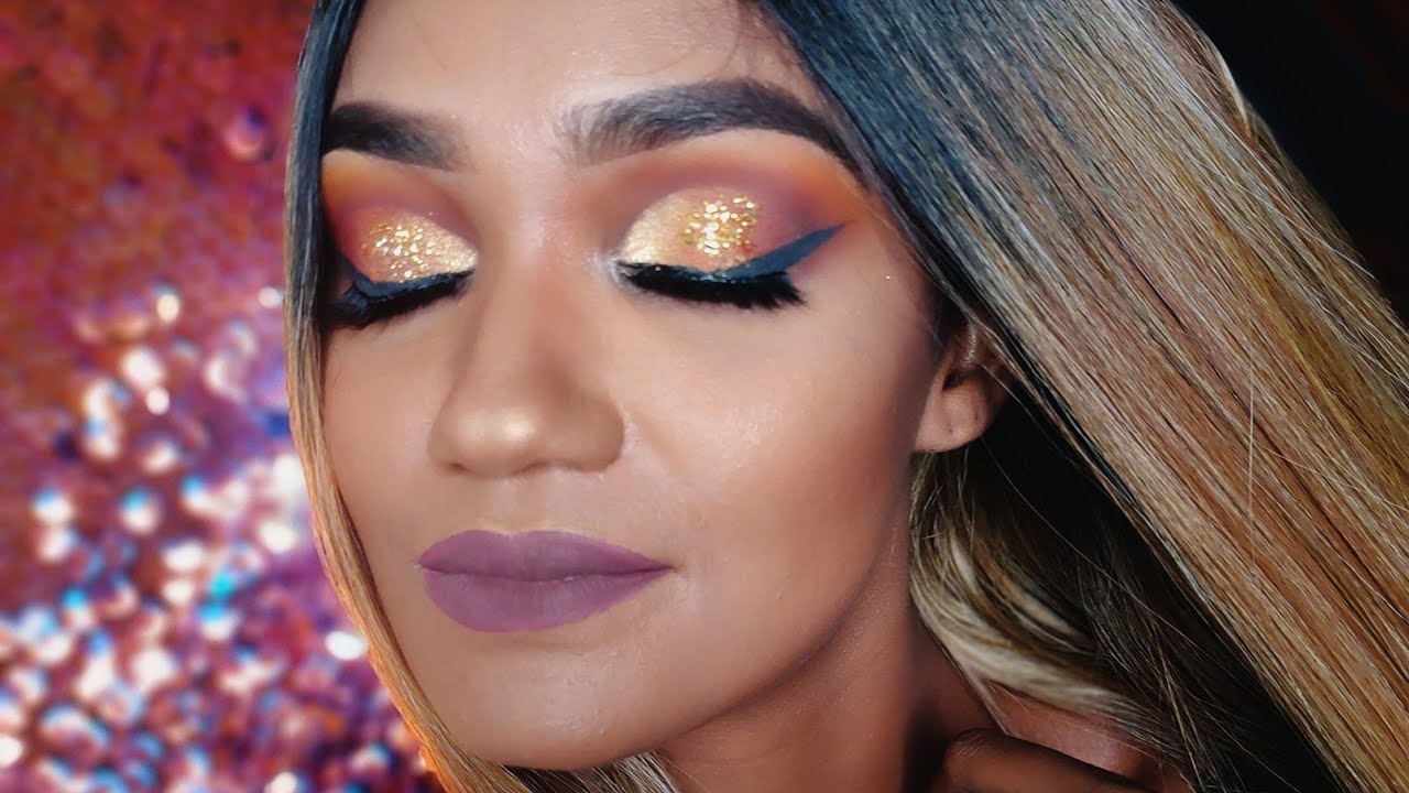 4. Blue Hair and Glitter Cut Crease Makeup Tutorial - wide 3