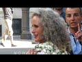 Andie MacDowell posing for French fans in Paris before the L&#39;Oréal fashion show, 01.10.2023