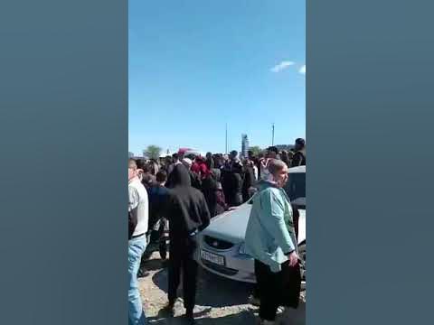 Сестра зарезана дагестан. Камеры видео наблюдения. В дагестане выстрелили в 17 летнюю девушку. Вжевски город стрельба. Дагестан протестующие.