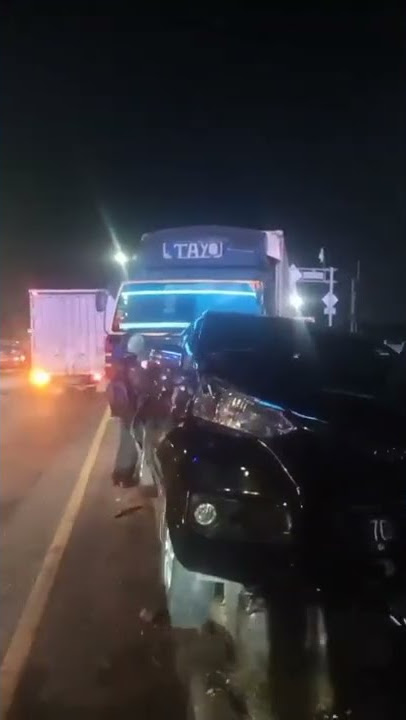 Kam, 14 jul  Terjadi kecelakaan beruntun di Kolong Fly Over Kranji, Bekasi malam ini