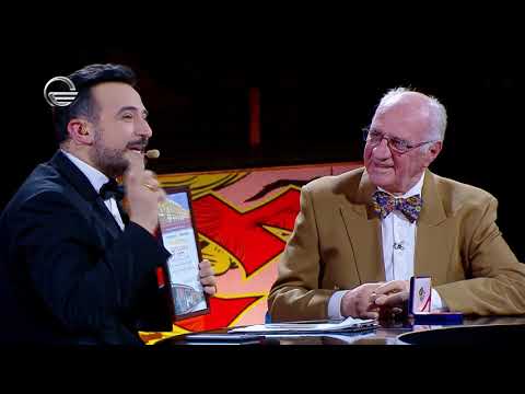 გრიგოლ ჩიგოგიძემ ნიკა წულუკიძეს ჩარლი ჩაპლინის დიპლომი გადასცა