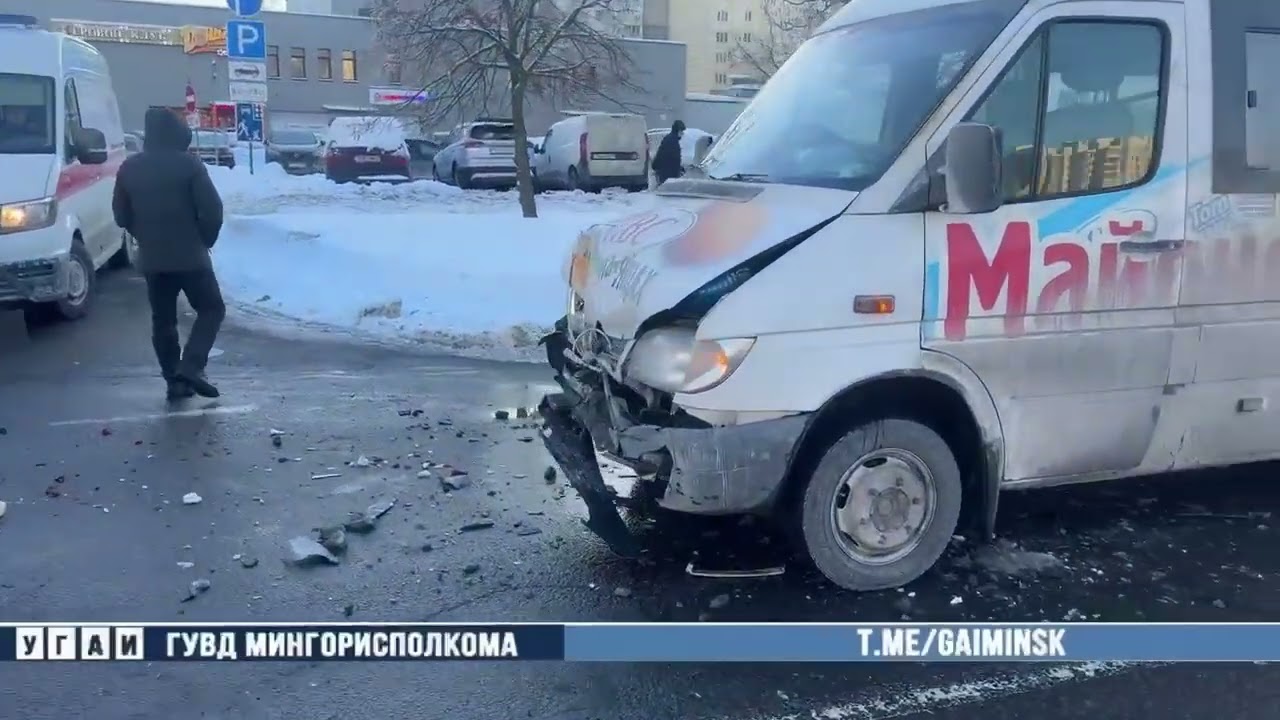 Маршрутка столкнулась с легковушкой на ул. Алибегова