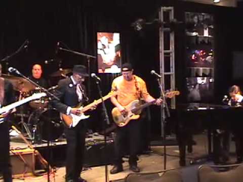 Hubert Sumlin, Conrad Oberg and The Nighthawks perform the blues classic "How Long?"