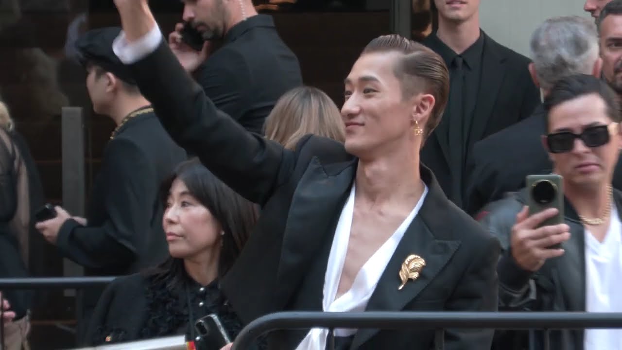 岩本 照 Hikaru Iwamoto [Snow Man] at Dolce Gabbana SS25 fashion
