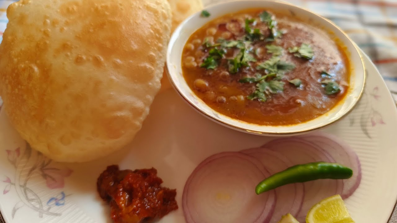 Chole Bhatura Recipe  || White Matar Chole Bhature 