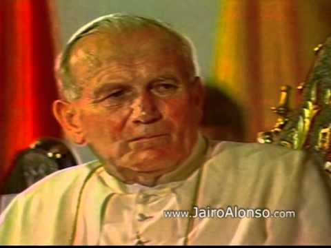 Papa Juan Pablo II disfruta la cancin "Juan Pablo ...