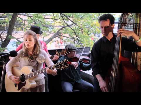MARTA PACEK - MILK AND HONEY (BalconyTV)