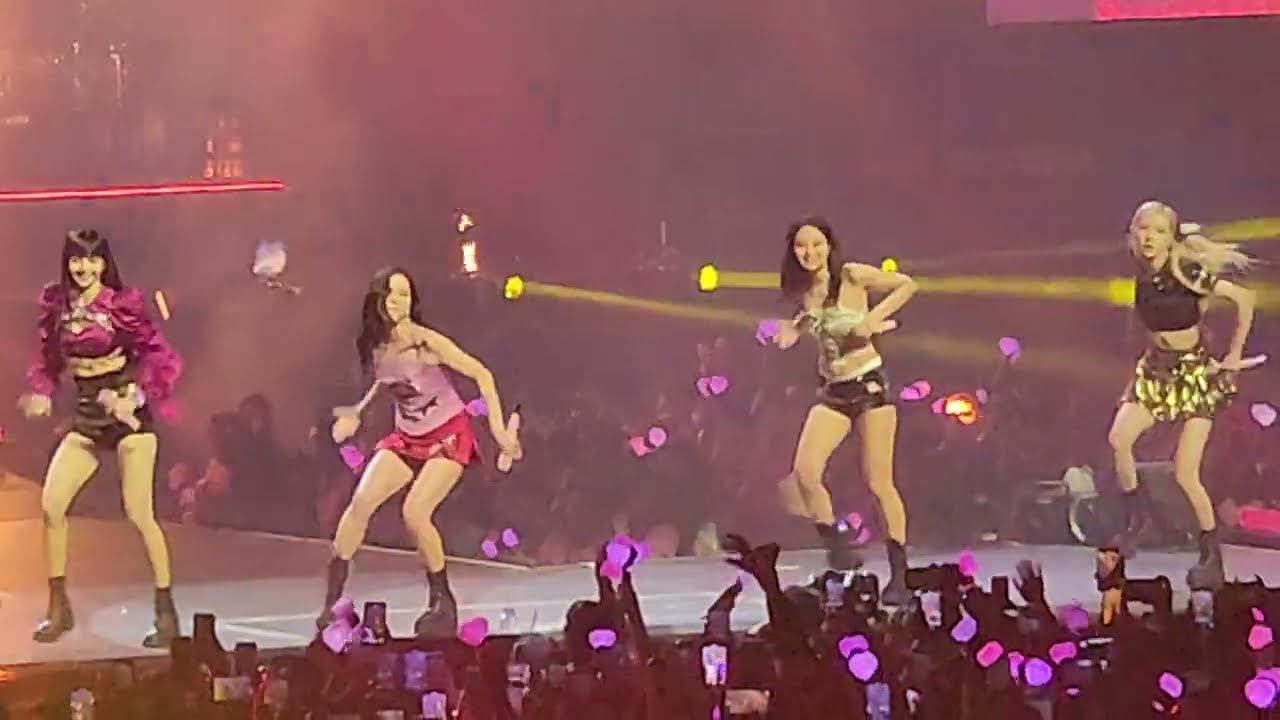 BLACKPINK (블랙핑크) - Playing with Fire - Chicago - [4K] 20221111