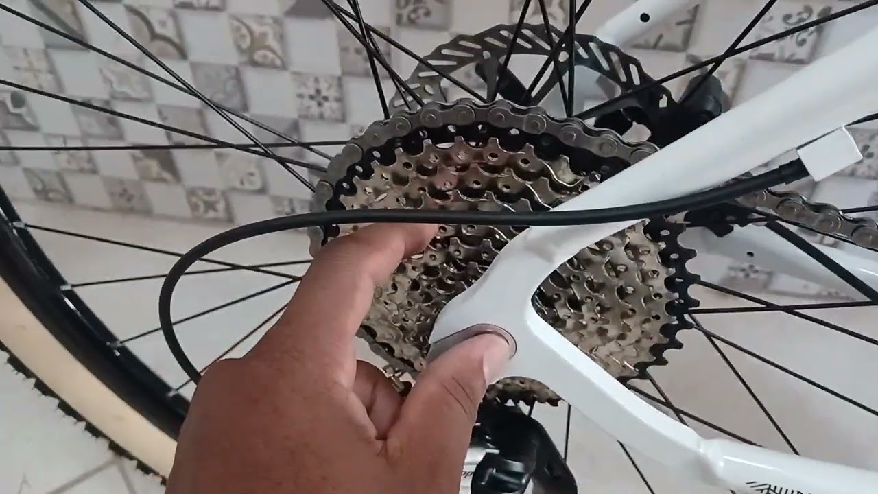 KSW 29, K7 9v 11/40, freio hidráulico e trava suspensão no ombro, do MercadoLivre, deeperbike