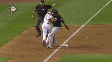 PIT@STL: Carpenter, Ramirez collide at third base