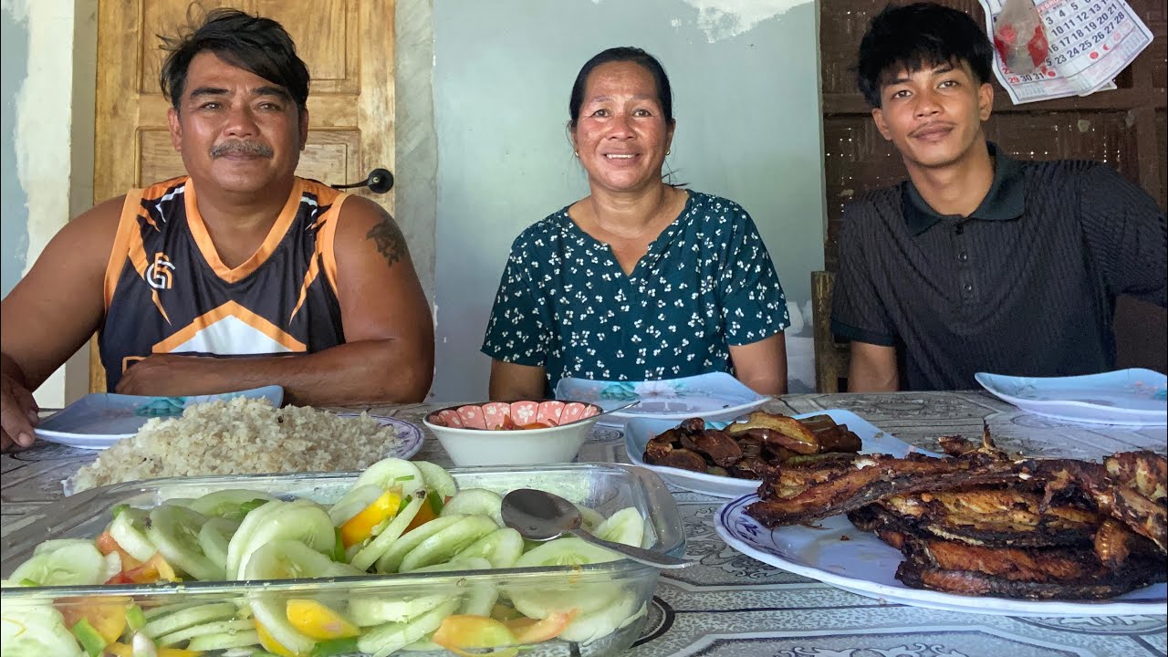 TANGHALIAN LAMAYO & PINIRITONG TALONG.