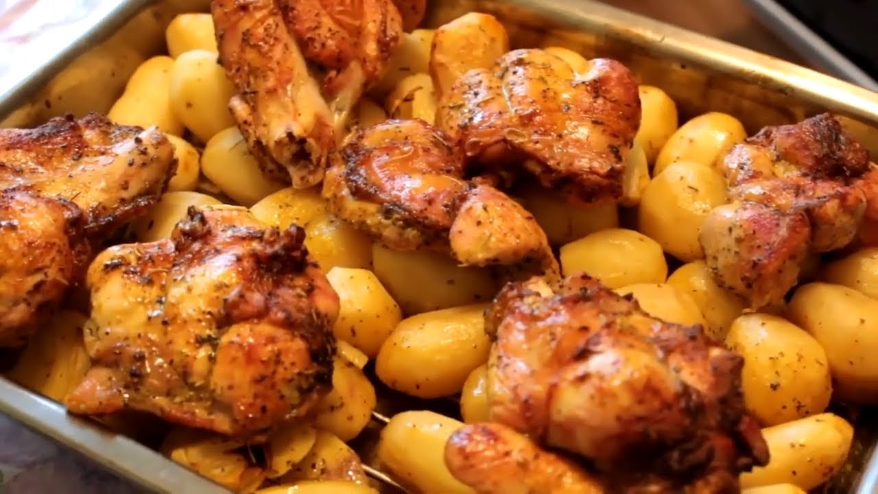 картошка с индейкой в духовке рецепт. филе индейки с картошкой. картошка запеченная с индейкой. запечь картошку в духовке с филе индейки. картошка с мясом в духовке.