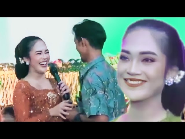 tak di sangka, ternyata Elisha terpesona dengan lelaki ini, ful guyon gayeng poll class=