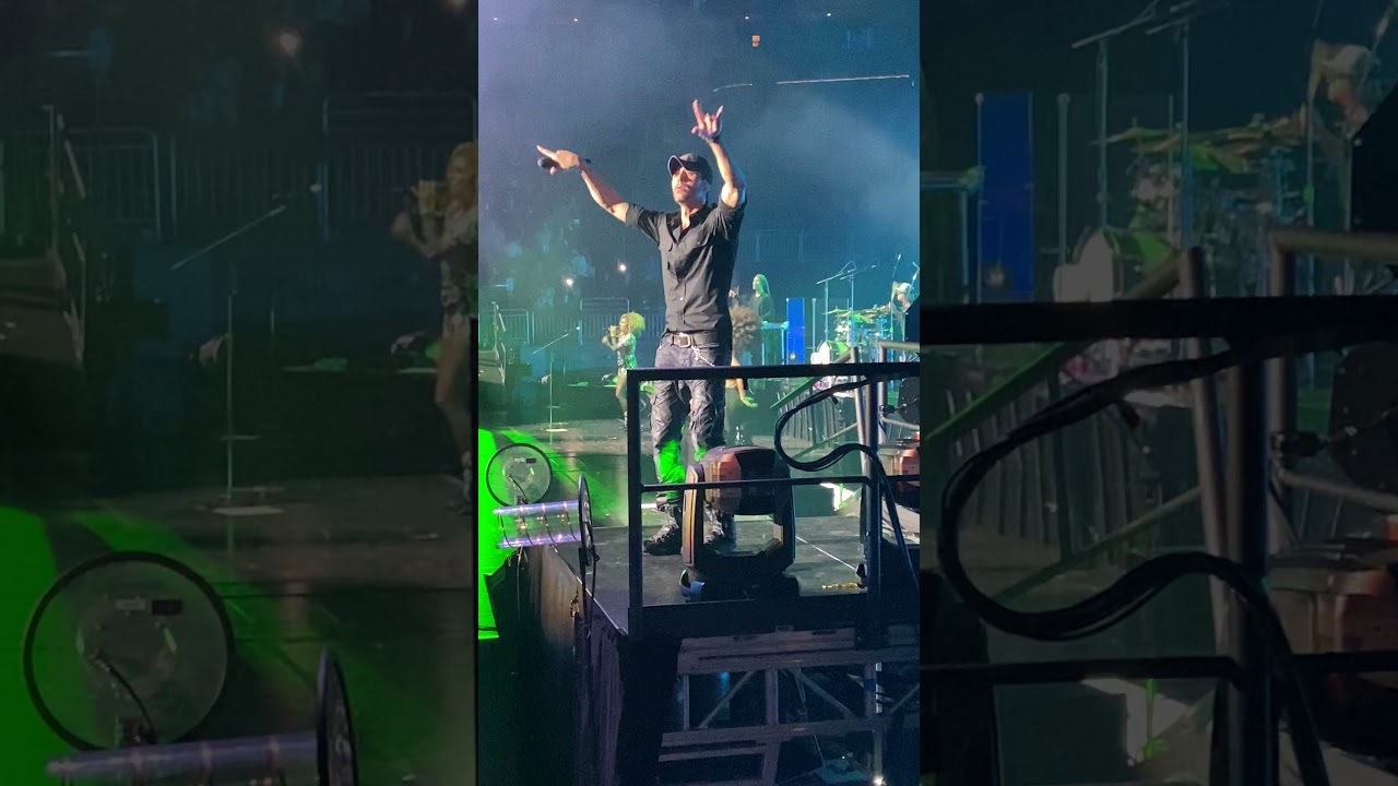 Enrique Iglesias - “Escape” (10/16/21 Prudential Center - Newark, NJ)
