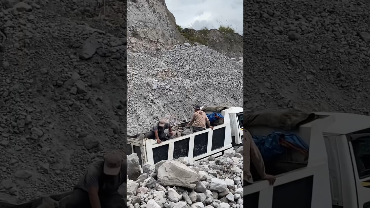 Truck & workers arrived on sand quarry || 