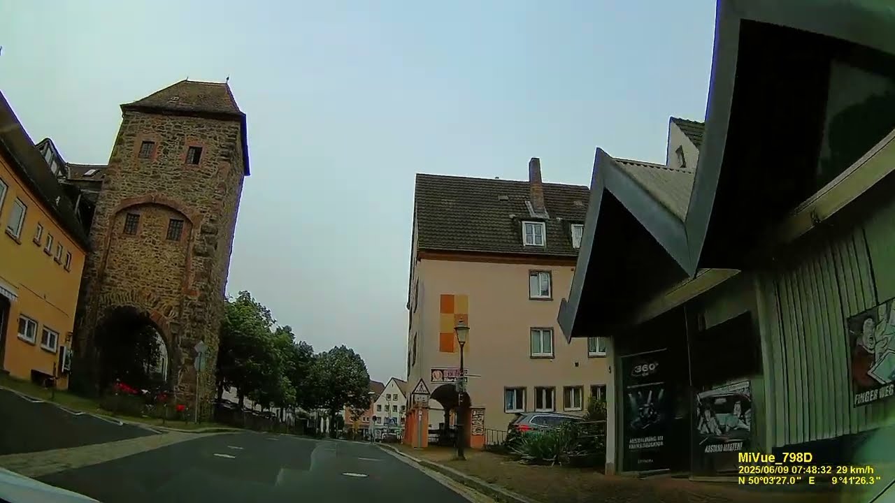 D: Stadt Gemünden a.Main. Landkreis Main-Spessart. Rundfahrt durch die Stadtmitte. Juni 2025