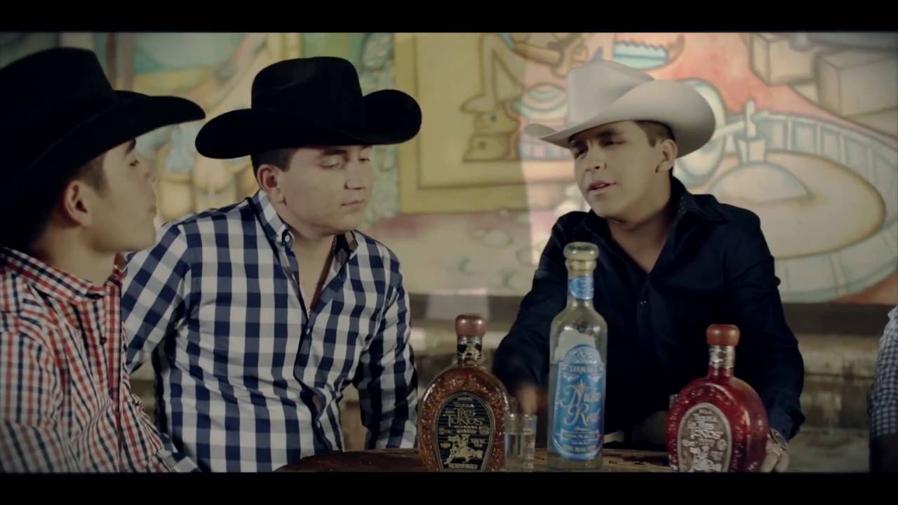 Los Plebes Del Rancho De Ariel Camacho - No Pasa de Moda ft. Christian Nodal