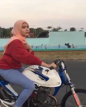 Story'wa motor Honda Tiger Revo ll ada cewek cantiknya bos ku