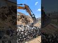 Dev Excavator Taş Duvarı Böyle Ördü!