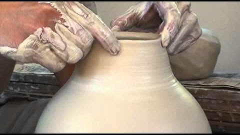 70. Throwing / Closing a Small Opening Vase with Hsin-Chuen Lin