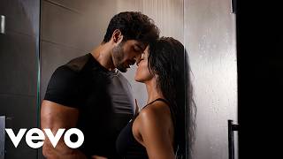 ADDICTED – That Look Already Told Me (Official Music Video) screenshot 2