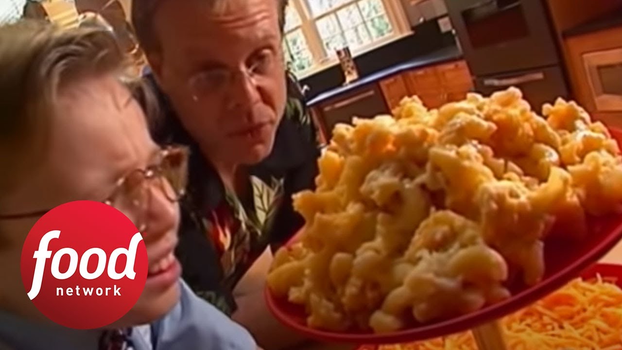 Alton Brown Makes Baked Macaroni And Cheese Food Network Youtube