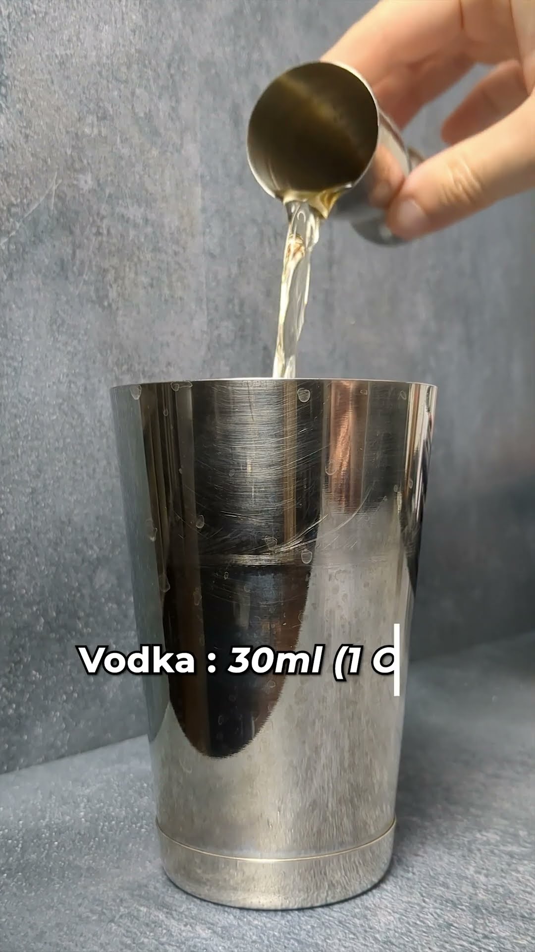 Le mariage parfait du café et de la Vodka : l&amp;#39;Espresso Martini ! - YouTube