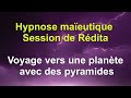 Sance de rditavoyage sur une planteorpyramidesintrieur