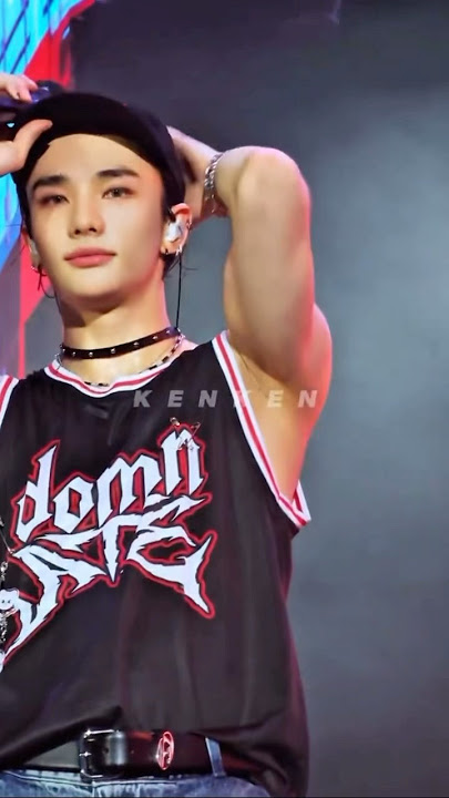 Hyunjin's duality: how can someone look so good and cute while just cleaning his💦🫣🫠🔥🫣❤️#hyunjin