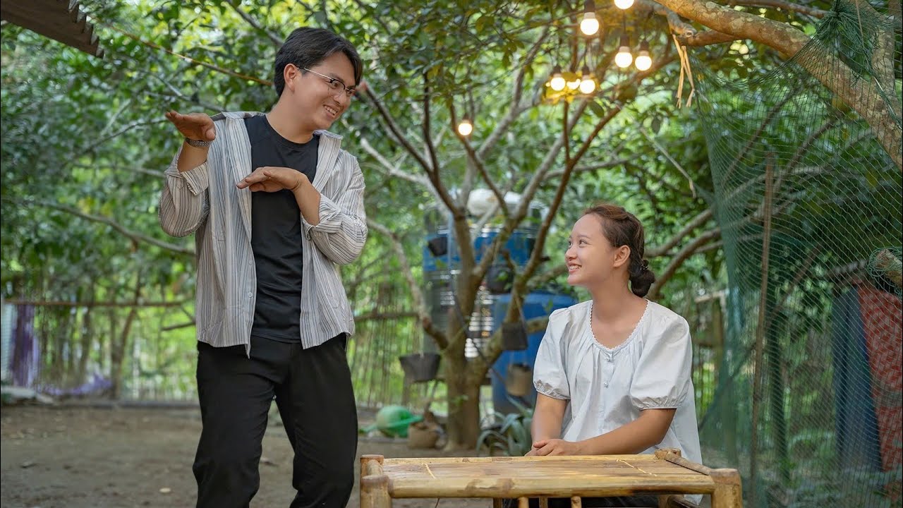 Diep упала от боли... но генеральный директор Джеймс тихо встал, чтобы защитить её.