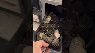 OMG! QUARTERS in my Vending Machine! 🤯 #youtubeshorts #collection #vending #record #quarters｜TopLineThriftFind
