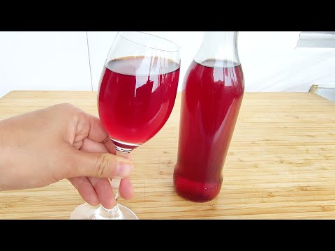 【依依美食】家庭自制葡萄酒，制作方法简单，清澈透红，酒香味浓郁，好喝又健康