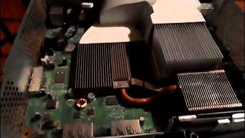 Xbox 360: Flashing Green Light and How to fix Disc Tray Jamming
