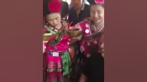 Tục lệ tiếp khách bằng rượu của các cô gái vùng cao| Các anh lên đây thì tập xác định nhé