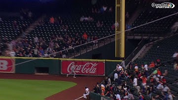 OAK@HOU: Reddick makes a running catch at the wall