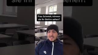 Wenn deine Lehrerin nicht an Gott glaubt 😂