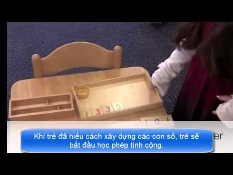 Học toán ở trong trường mầm non Montessori